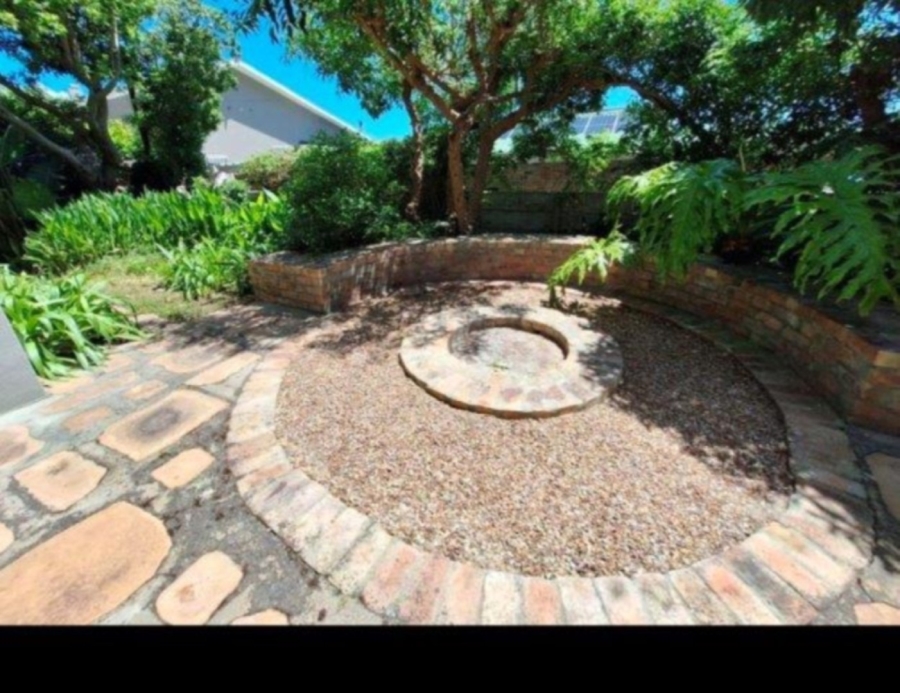 To Let 4 Bedroom Property for Rent in Onrus Western Cape